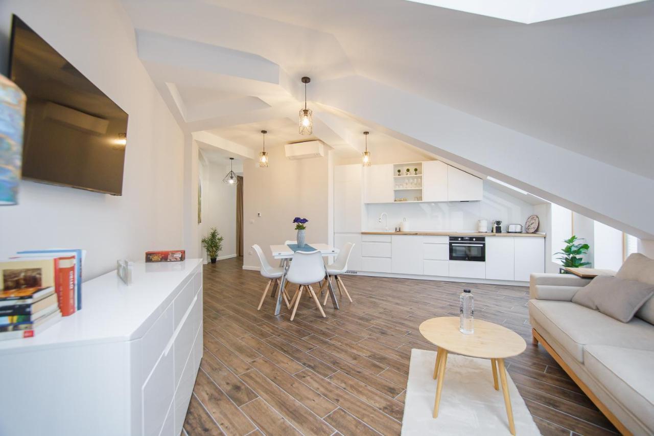 Skylight Loft Near City Center Oradea Bagian luar foto