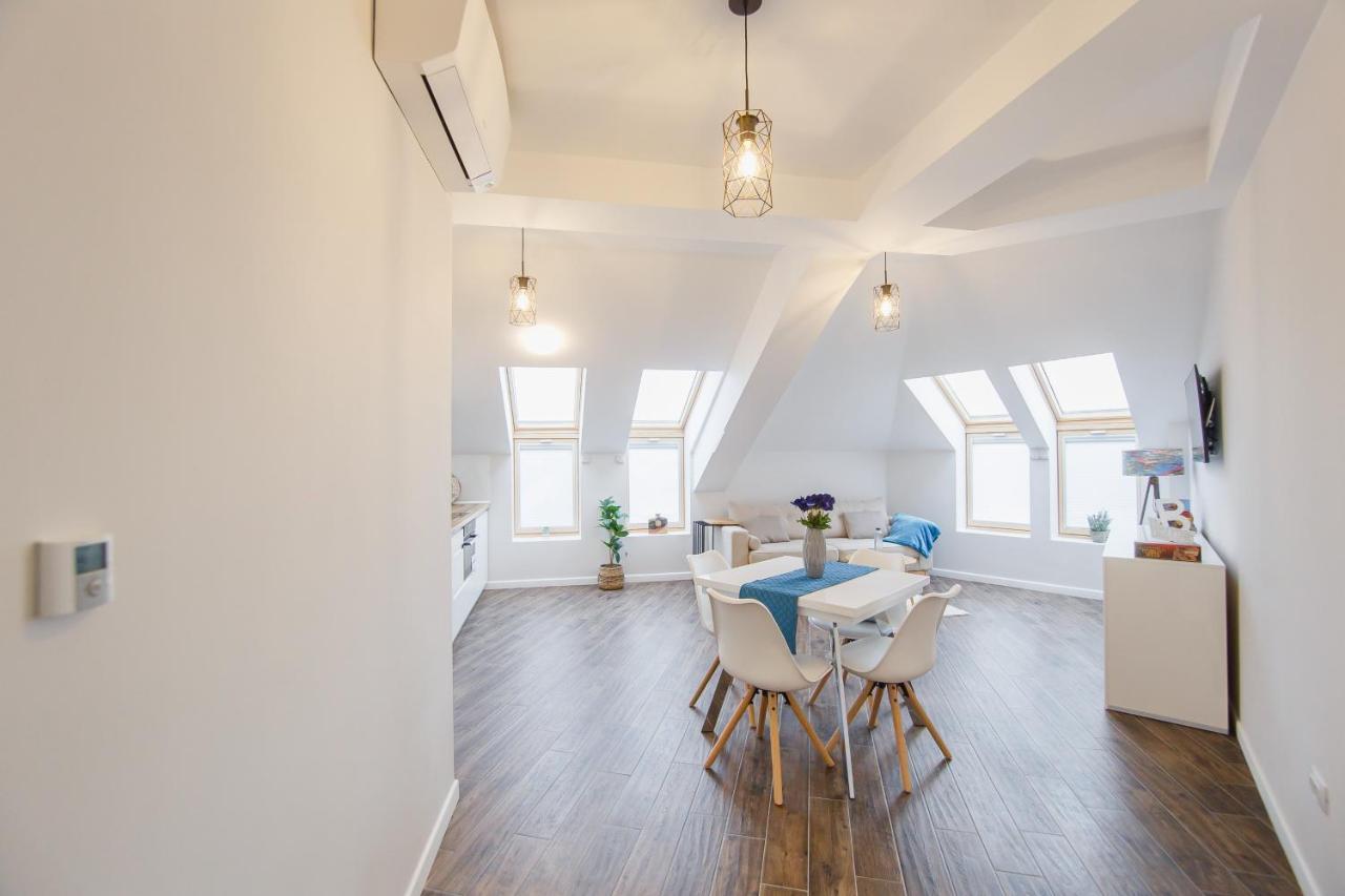 Skylight Loft Near City Center Oradea Bagian luar foto