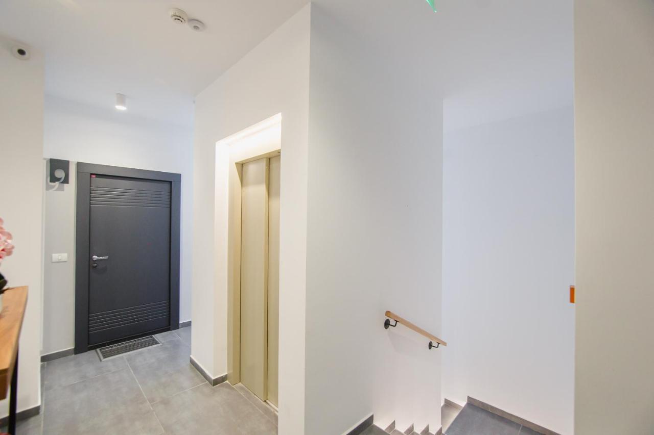 Skylight Loft Near City Center Oradea Bagian luar foto