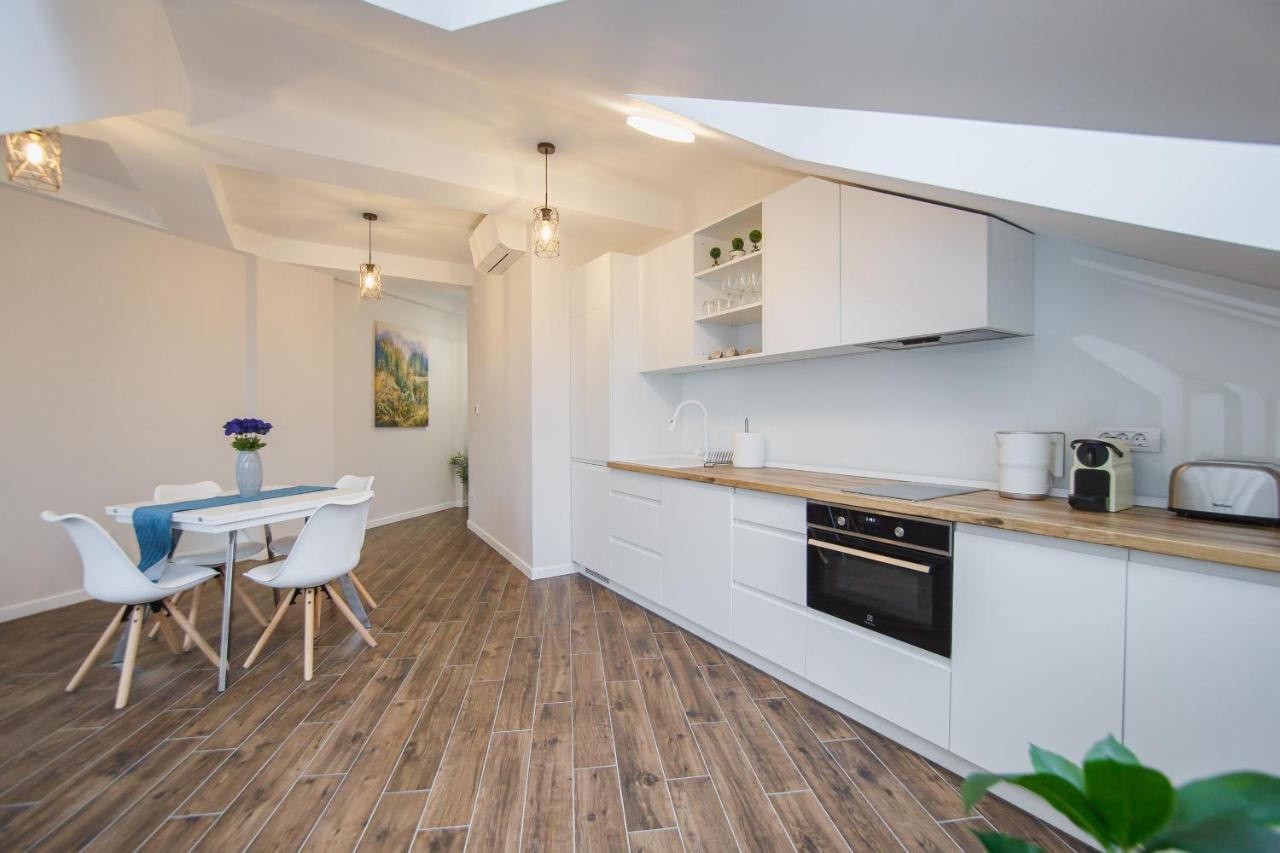 Skylight Loft Near City Center Oradea Bagian luar foto