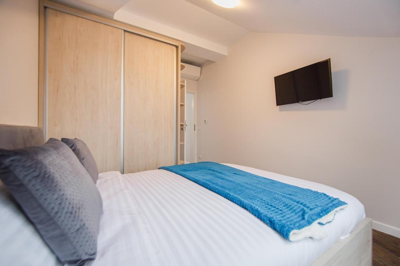 Skylight Loft Near City Center Oradea Bagian luar foto